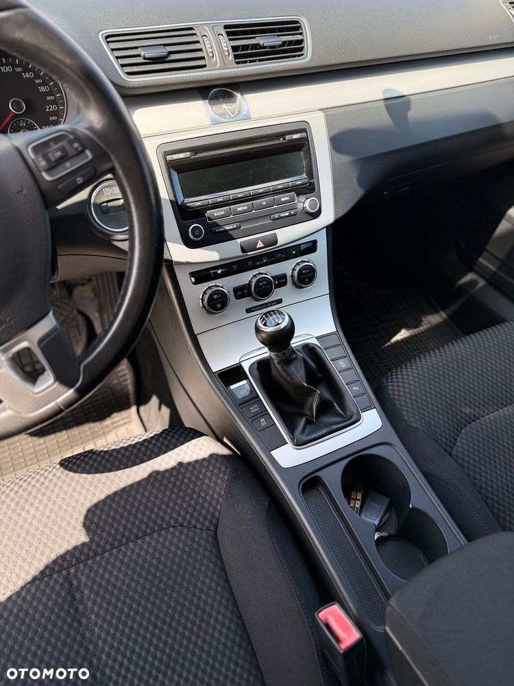 Volkswagen Passat 1.6 TDI Comfortline - 26
