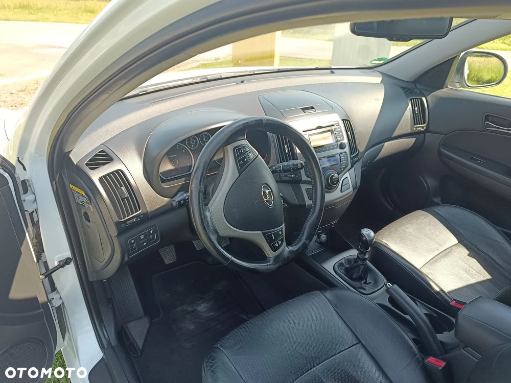 Hyundai i30 2.0 Premium - 33