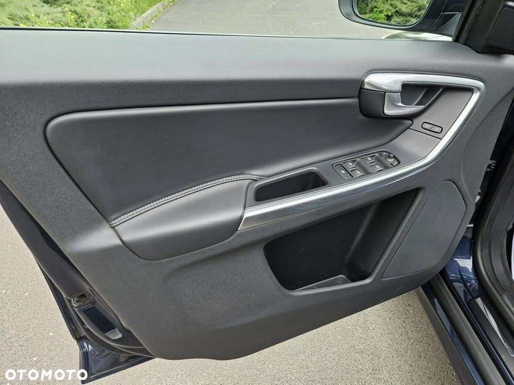 Volvo XC 60 D3 Momentum - 17
