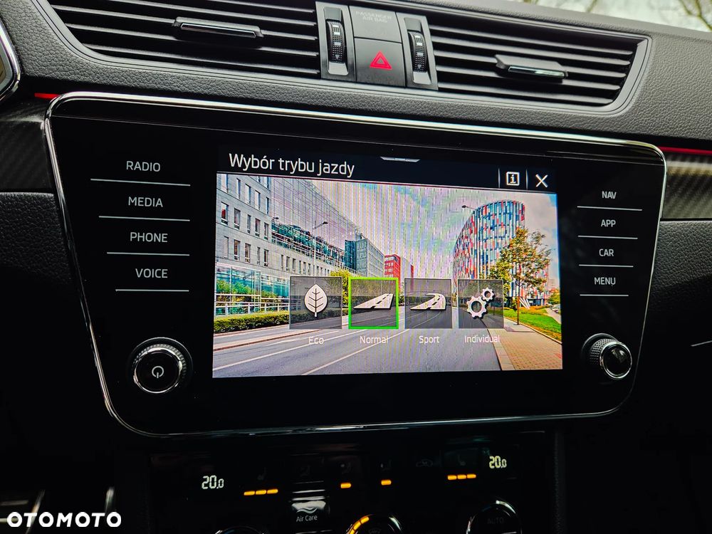 Skoda Superb 2.0 TDI SCR Sportline DSG - 35