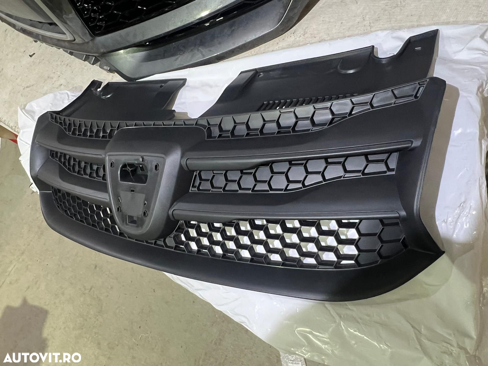 Grila radiator Dacia Logan 2, Sandero 2, 2013, 2014, 2015, 2016. - 3