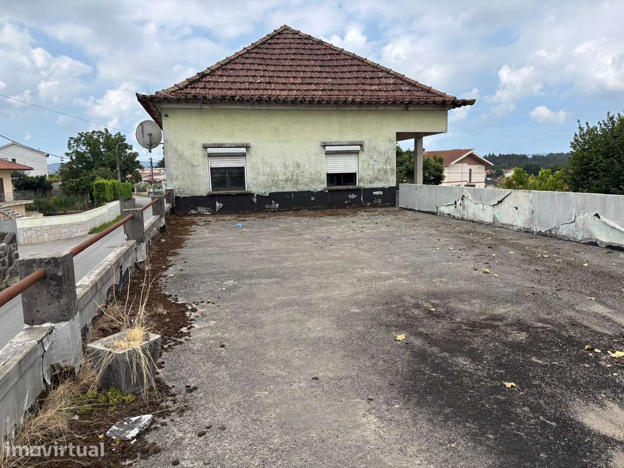 Moradia T3 para Recuperar em Barroselas | Quintal, Excelente Localizaç - Grande imagem: 2/34
