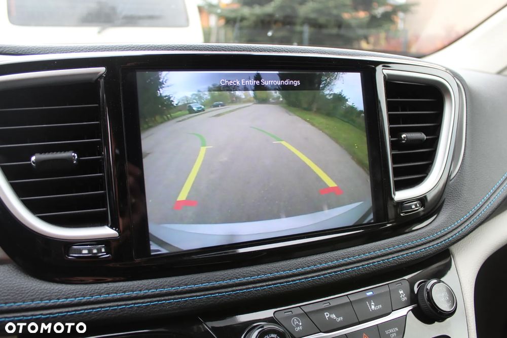 Chrysler Pacifica - 29