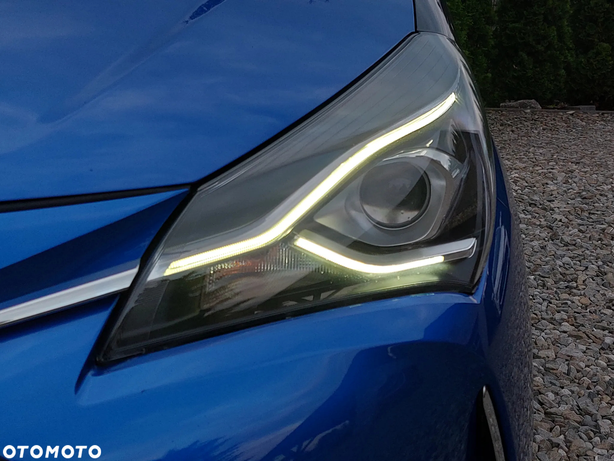 Toyota Yaris Hybrid 100 Selection - 35
