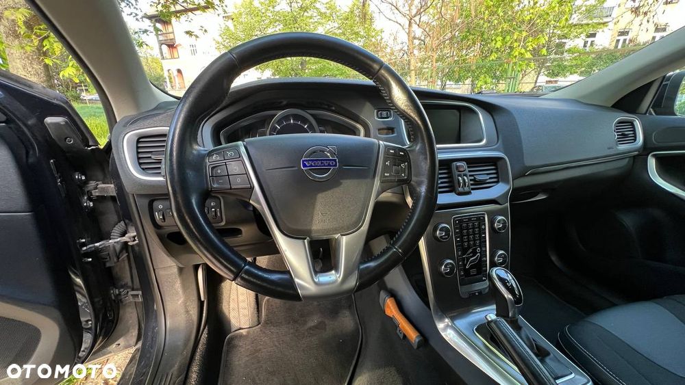 Volvo V40 D2 Drive-E SCR R-Design Momentum - 10