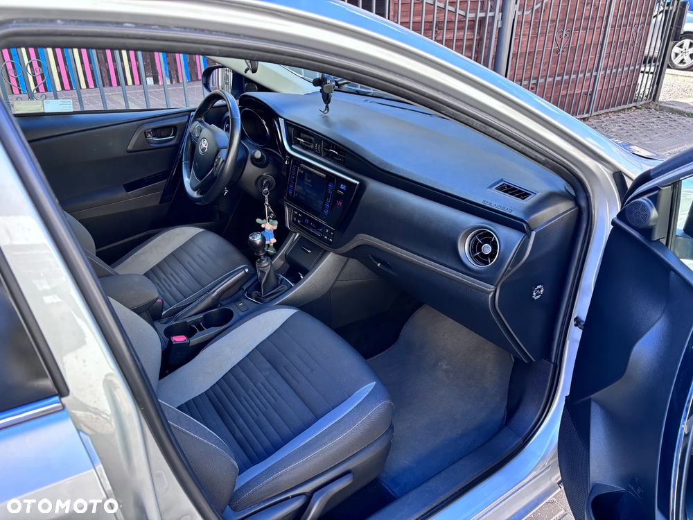 Toyota Auris 1.6 Premium - 2
