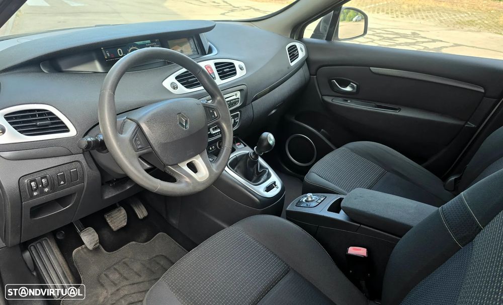 Renault Scénic 1.5 dCi Dynamique S — fotografia 8