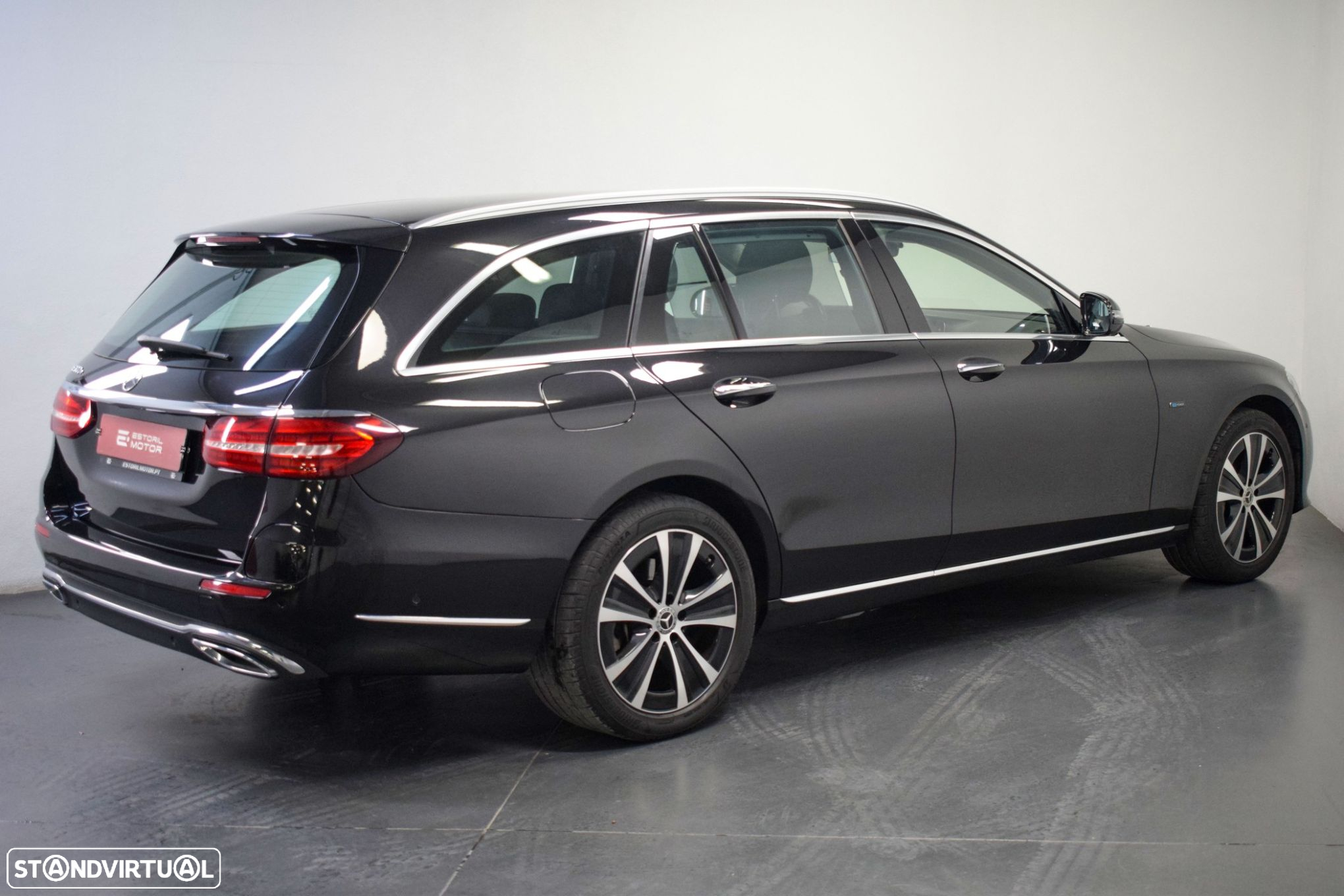 Mercedes-Benz E 300 e Exclusive Line - 3