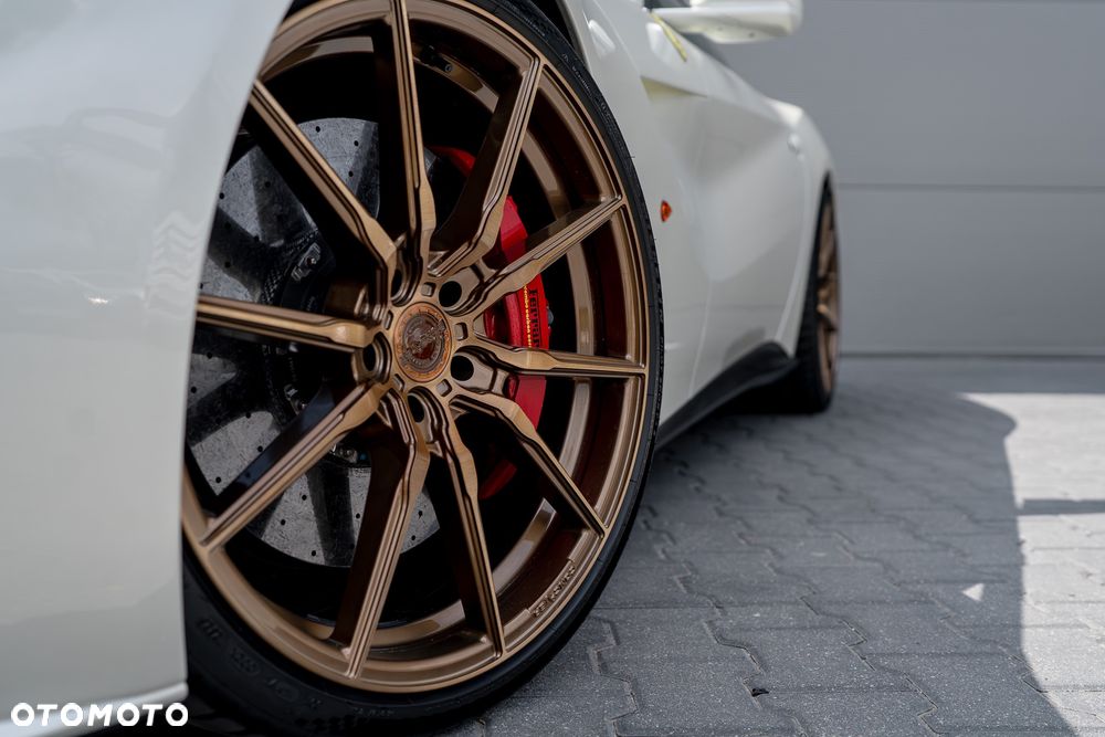 Ferrari F12berlinetta - 11