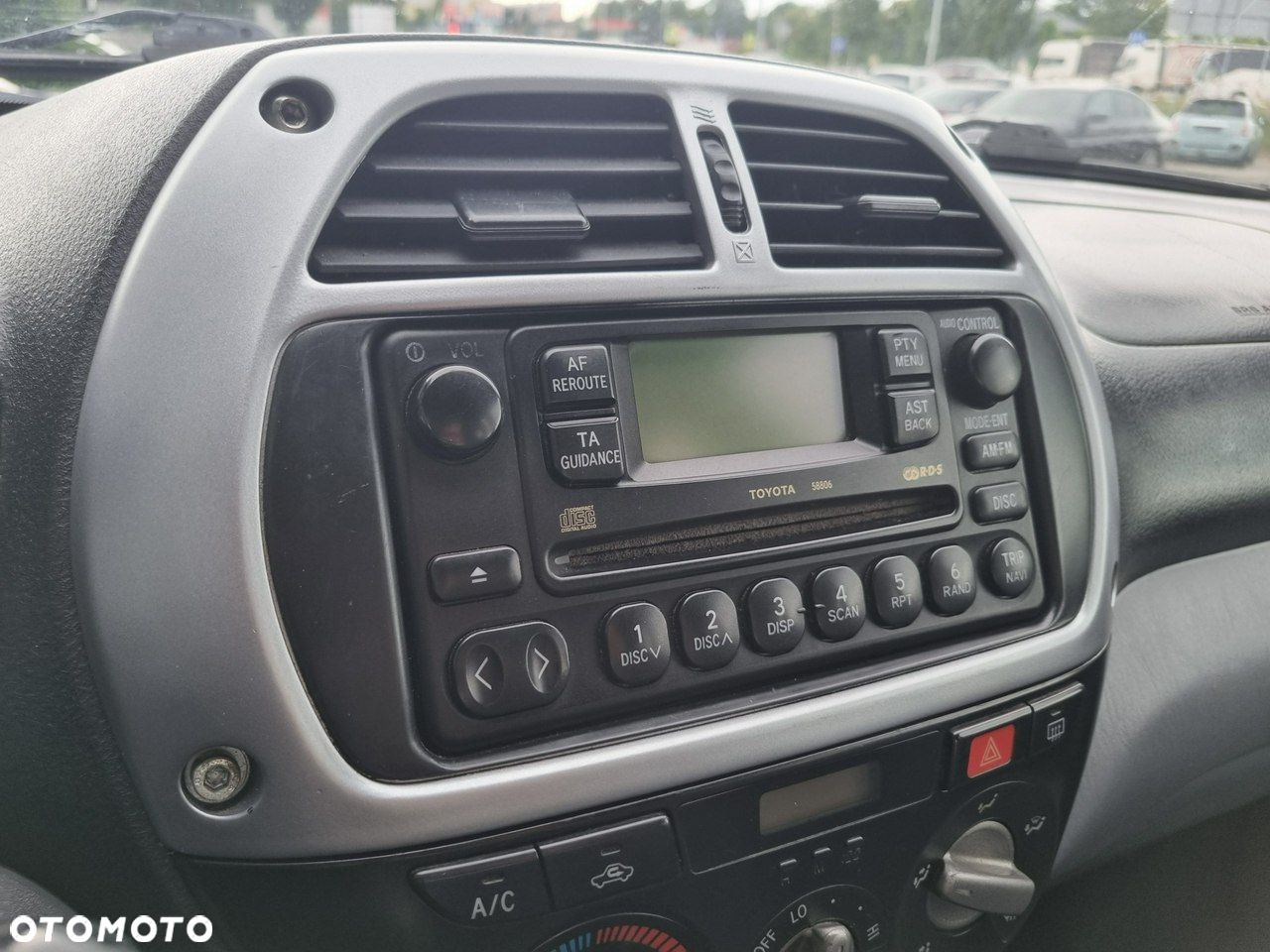 Toyota RAV4 - 10