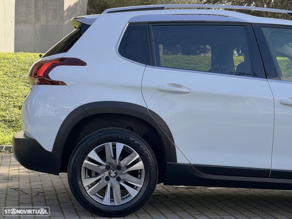 Peugeot 2008 1.2 PureTech Allure - 16