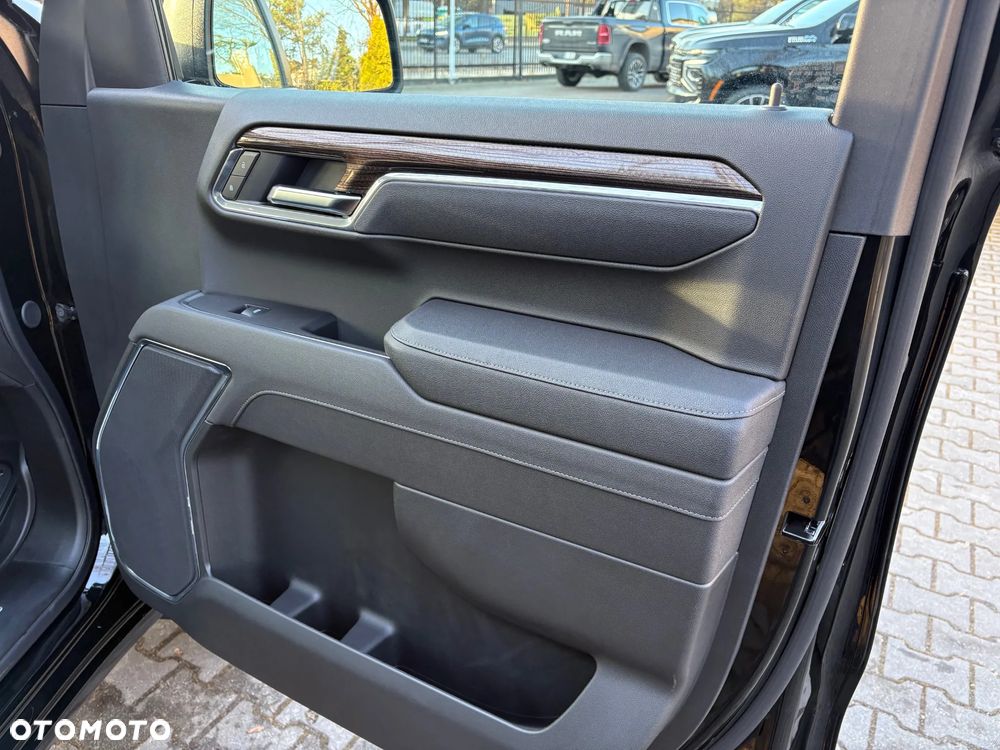Chevrolet Silverado - 25