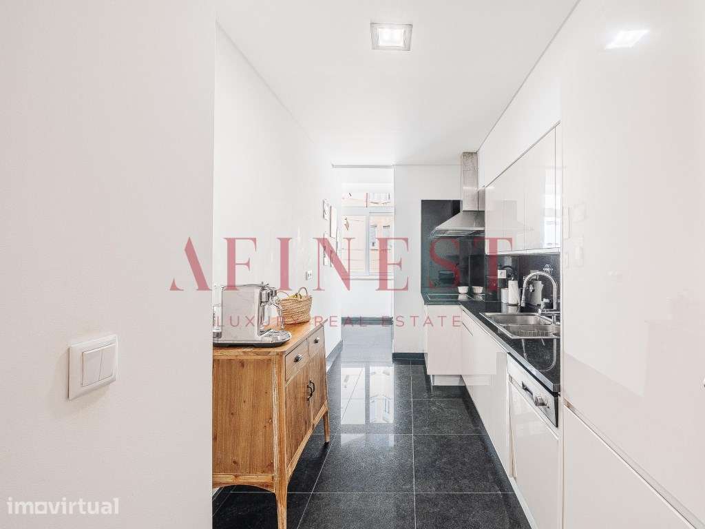 Apartamento T2 com duas salas, totalmente remodelado e mobilado, co... - Grande imagem: 3/47
