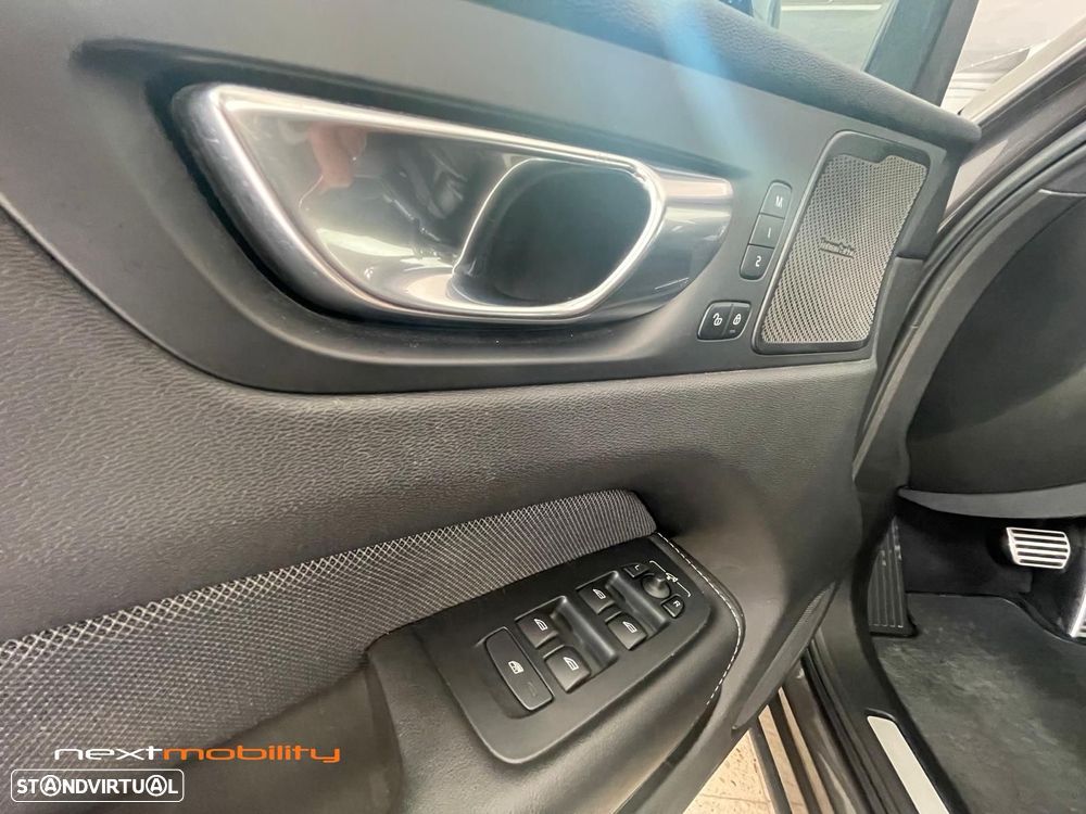 Volvo XC 60 2.0 T6 PHEV R-Design AWD - 18