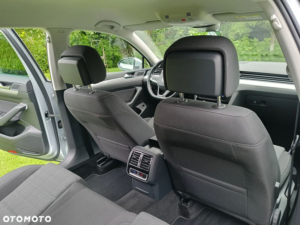 Volkswagen Passat 2.0 TDI SCR Comfortline DSG - 26