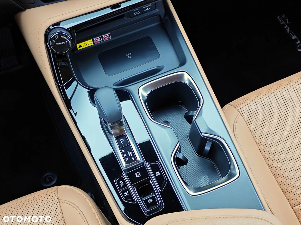 Lexus NX 350h Omotenashi AWD - 25