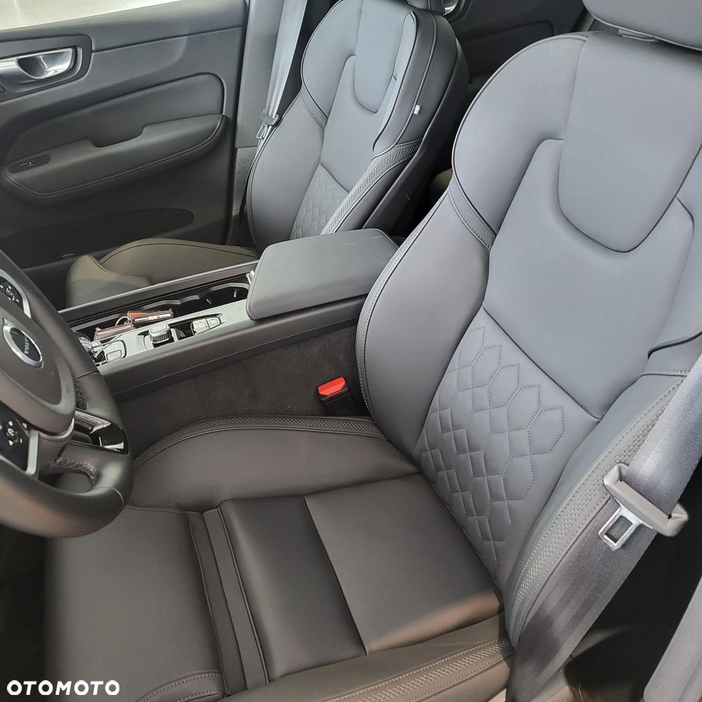 Volvo XC 60 B5 B AWD Plus Dark - 29