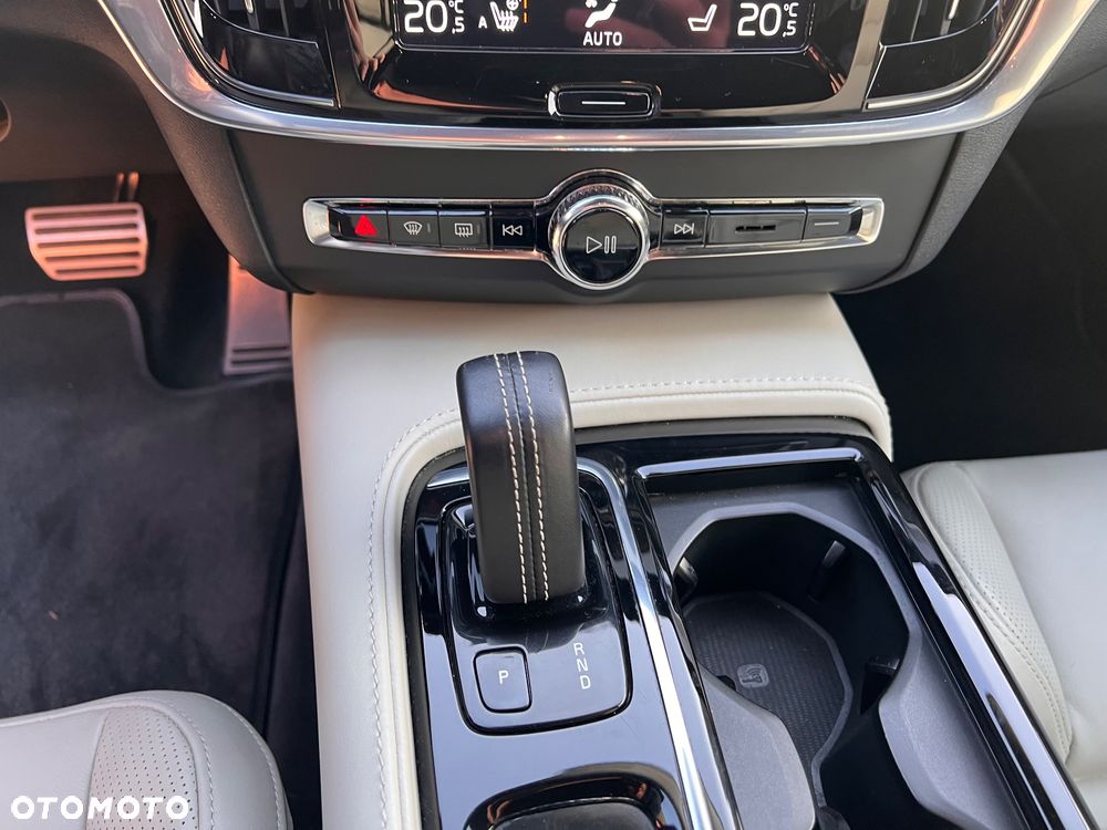Volvo S90 T8 AWD Plug-In Hybrid R-Design - 24