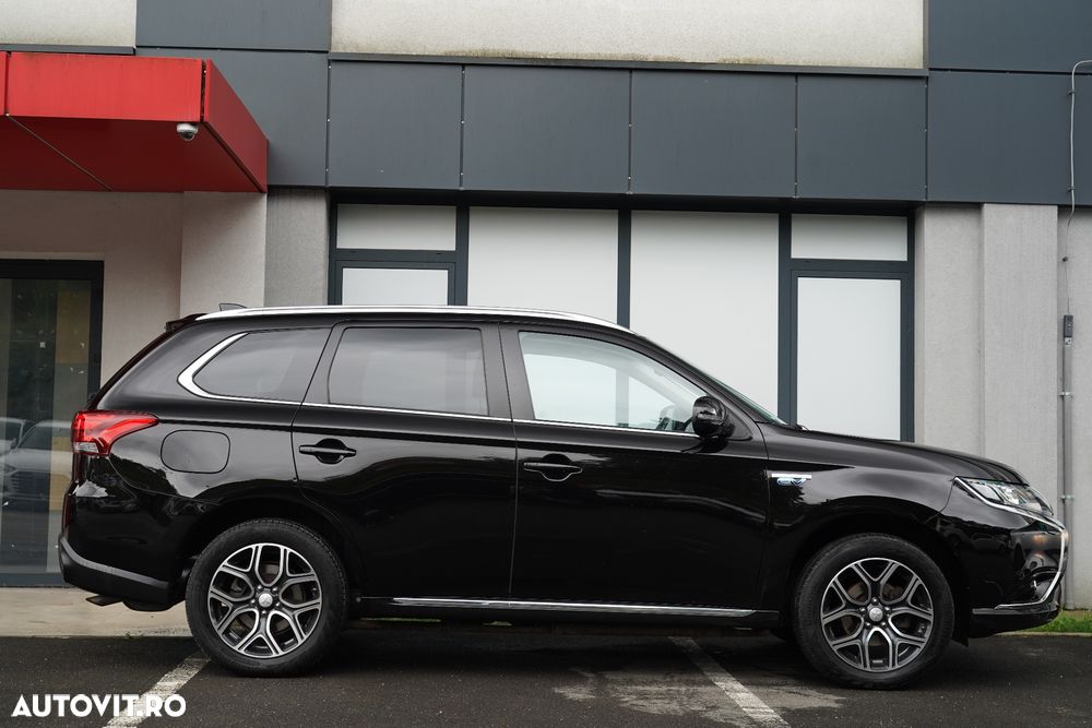 Mitsubishi Outlander 2.0 4WD Plug-In Hybrid - 19