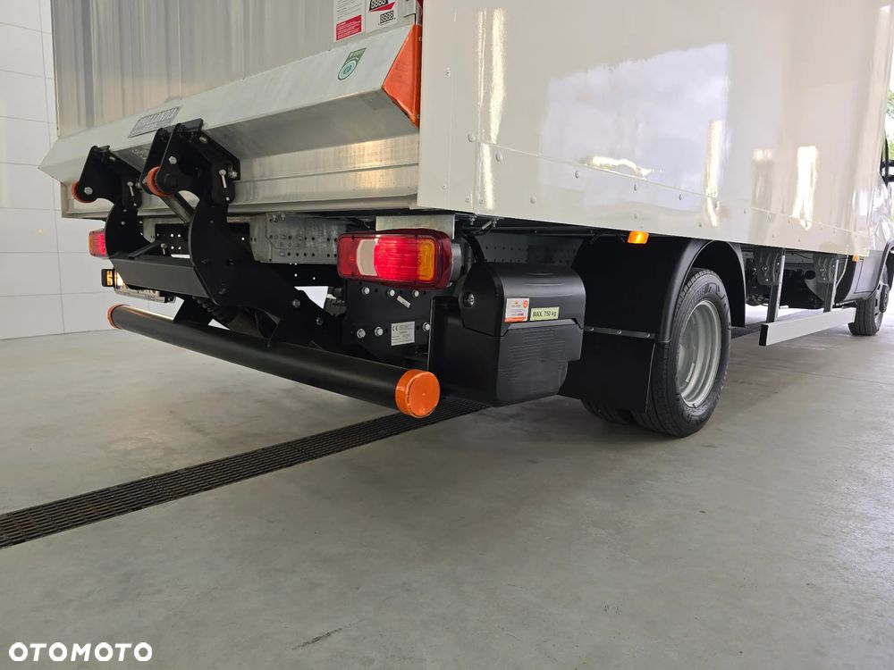 Iveco DAILY 35C16 / 50C16 KONTENER 8PALET WINDA DHOLLANDIA 750Kg 41Tyś km SERWIS ASO IVECO DO OSTATNIEGO Km STAN NOWY NOWY NOWY NA GWARANCJI BOGATA OPCJA WYPOSAŻENIA ASYSTENTY KIEROWCY TEMPOMAT KLIMA KAMERA COFANIA FOTEL KIEROWCY PNEŁMATYCZNY - 23
