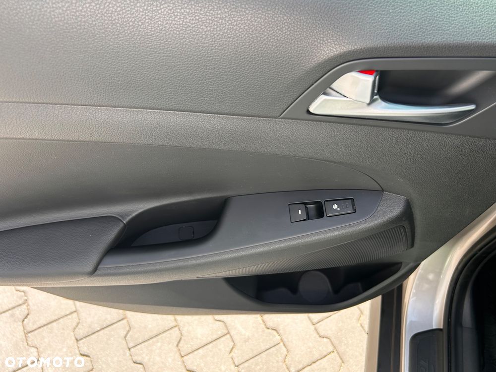 Hyundai Tucson 1.6 GDI BlueDrive GO 2WD - 30