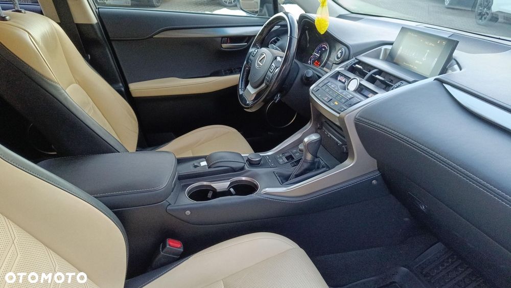 Lexus NX 300h Comfort AWD - 10