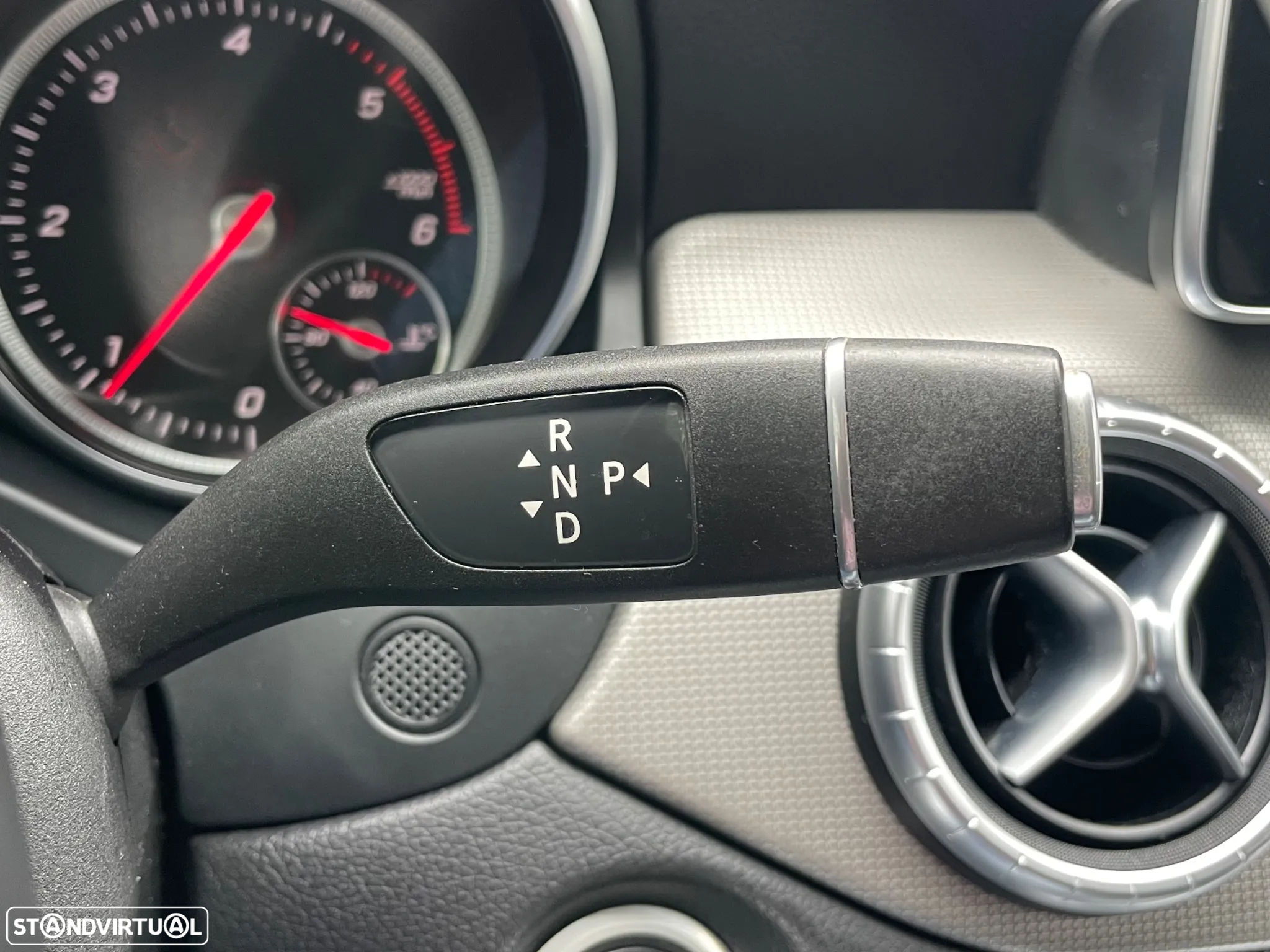 Mercedes-Benz CLA 180 d Shooting Brake Urban Aut. - 30