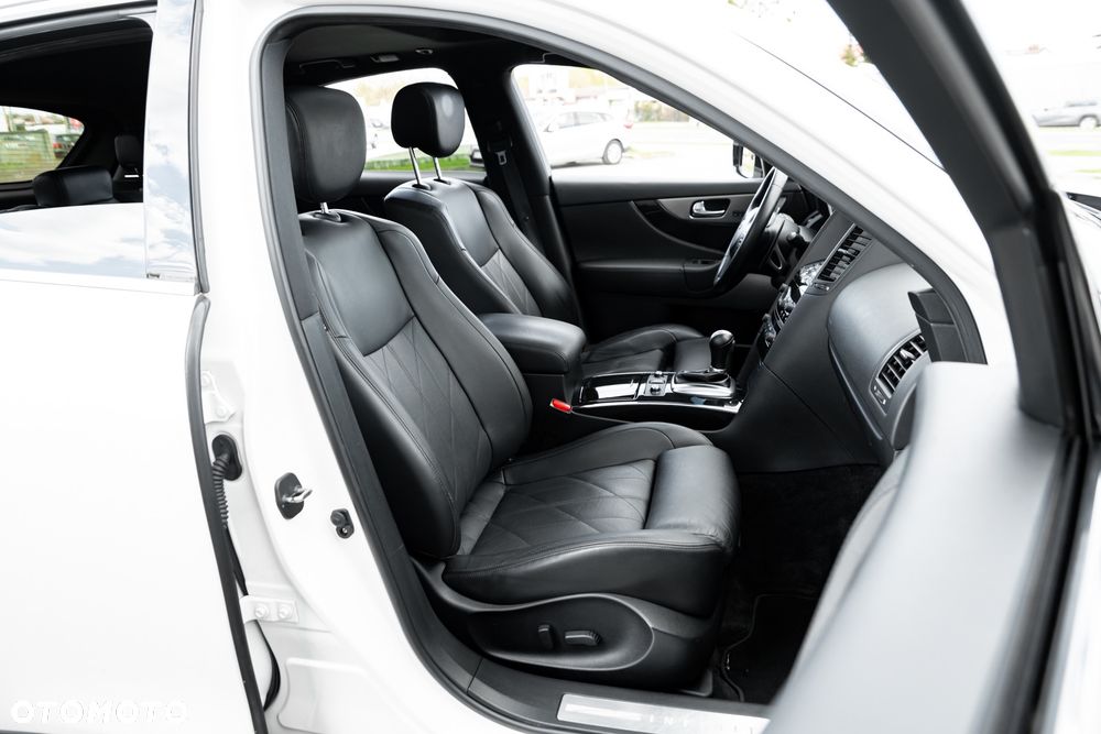 Infiniti QX70 3.0d S - 24