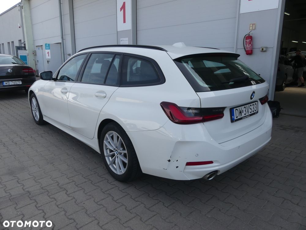 BMW Seria 3 318d mHEV - 9