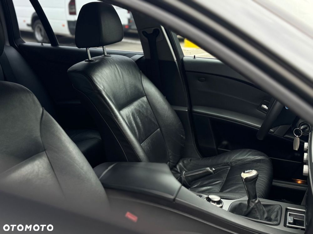 BMW Seria 5 525d - 22
