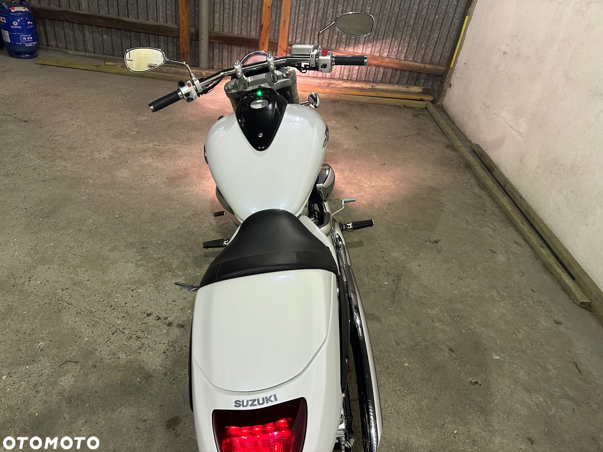 Suzuki Intruder - 13