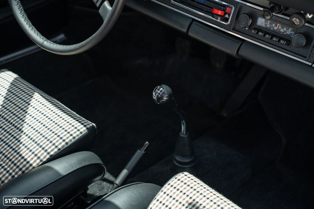 Porsche 911 Série F - 42