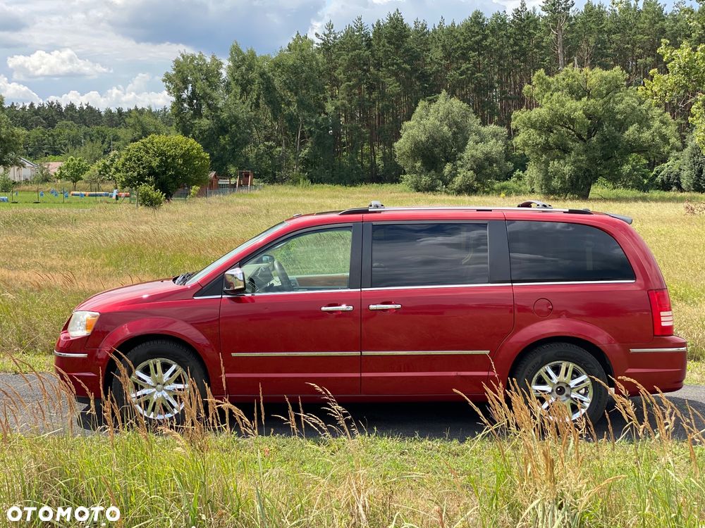 Chrysler Town & Country - 8