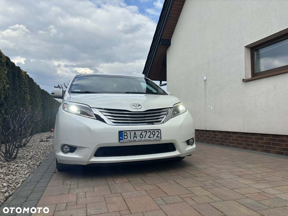 Toyota Sienna 3.5 XLE AWD - 7
