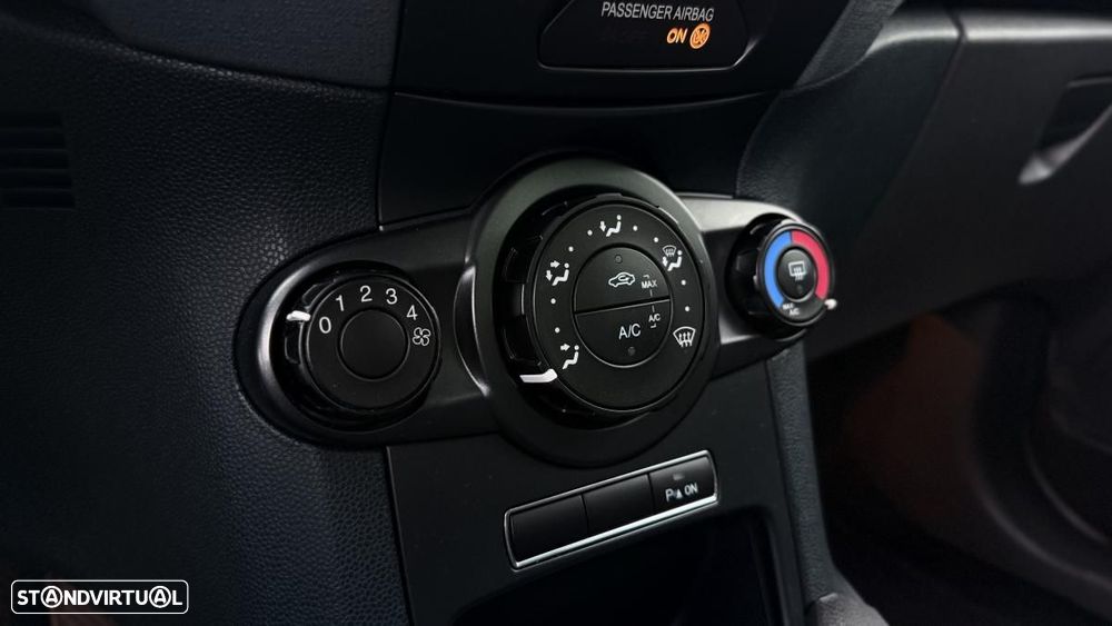 Ford Fiesta 1.5 TDCi Trend — fotografia 17