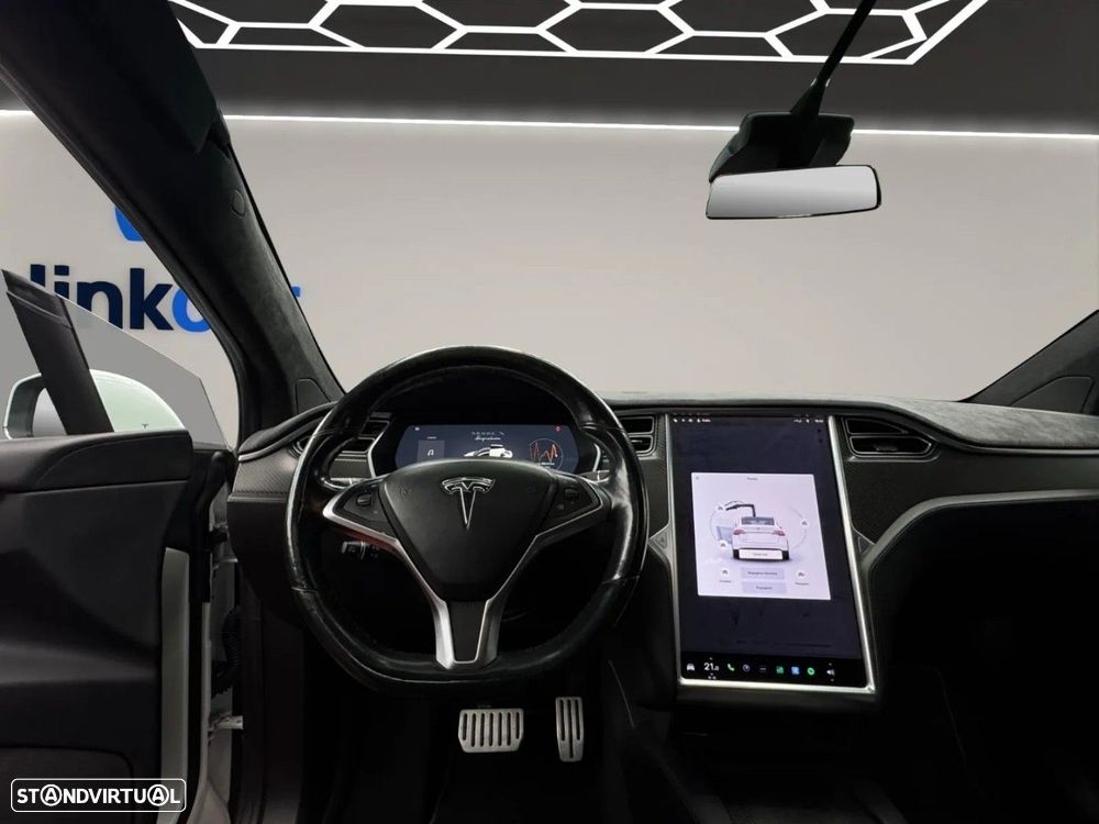 Tesla Model X - 13