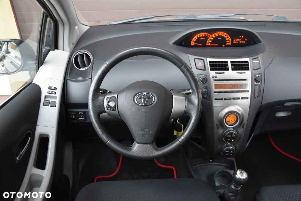 Toyota Yaris 1.33 VVT-i Executive - 23