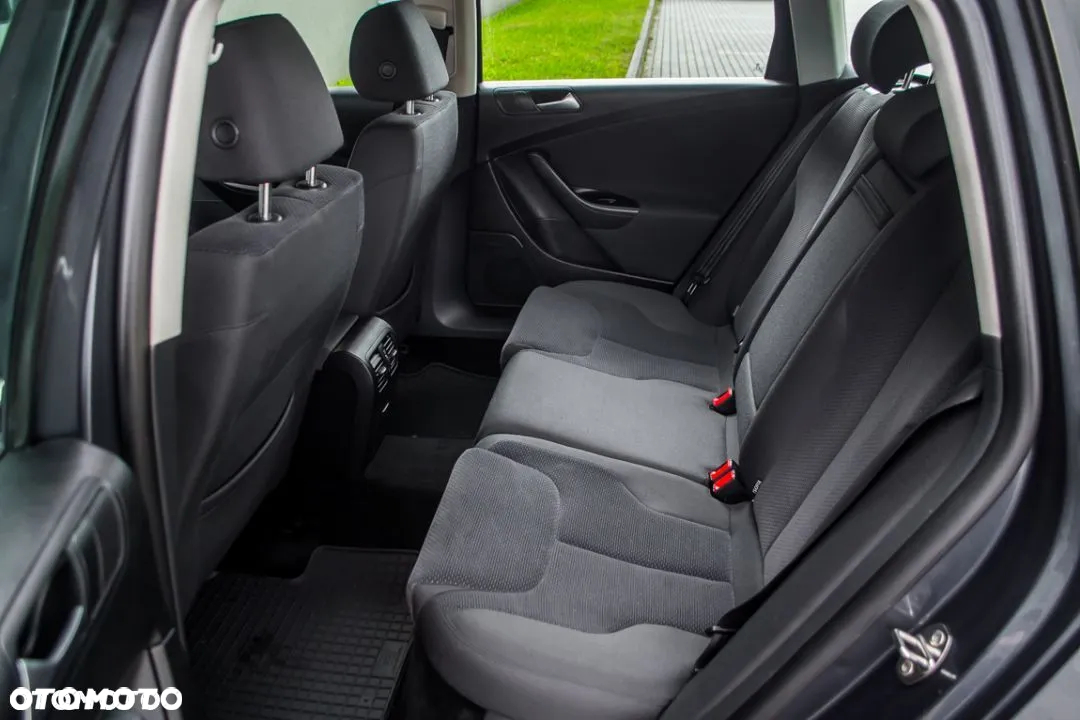 Volkswagen Passat 1.8 TSI Comfortline - 12