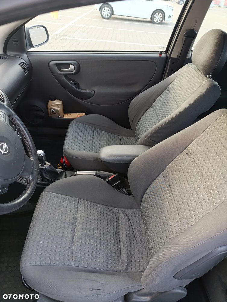 Opel Corsa 1.8 16V GSI - 10