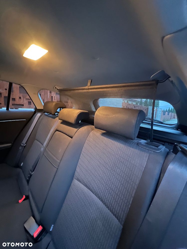 Toyota Avensis 2.0 D-4D - 13