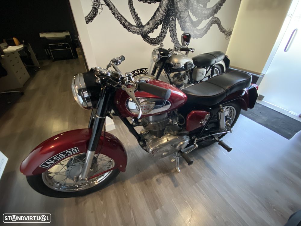 Royal Enfield Classic - 2