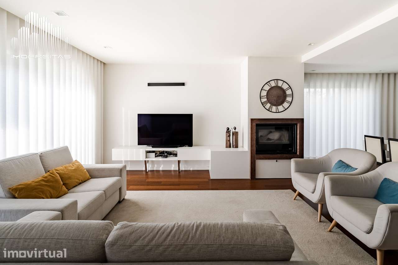 Moradia T4 de Luxo com Piscina numa das Melhores Zonas de Braga! - Grande imagem: 2/40