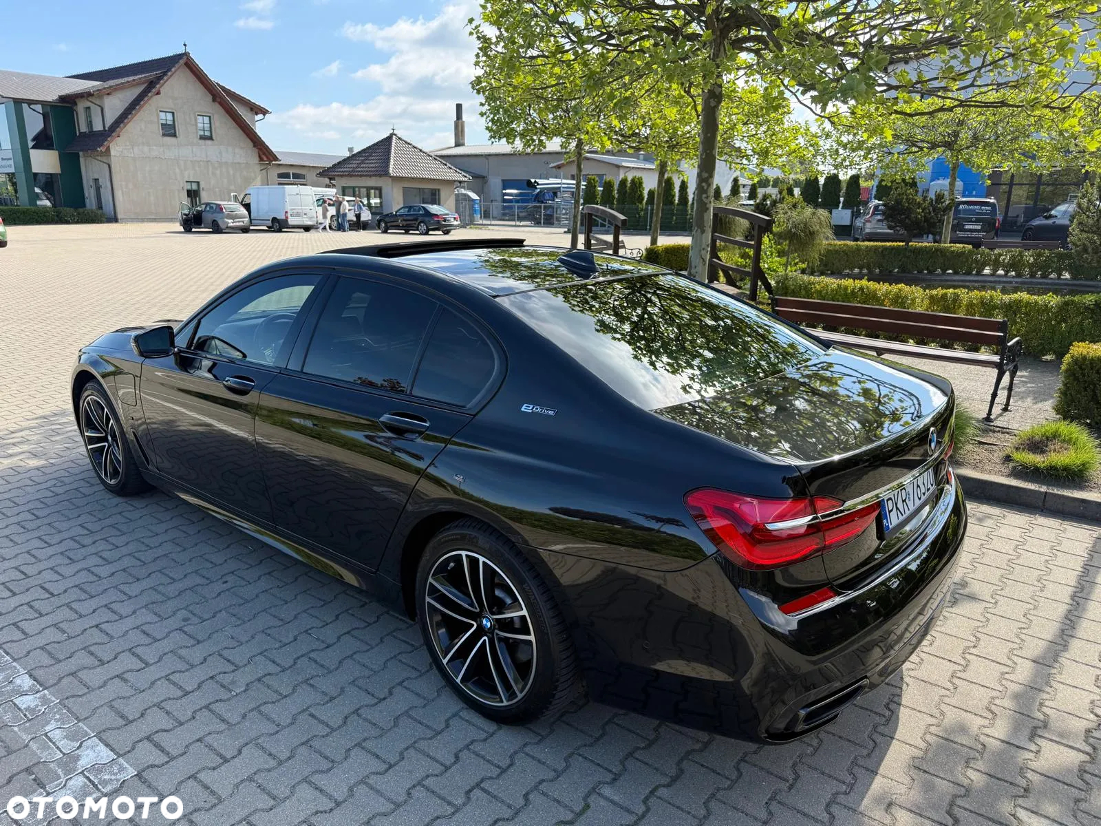 BMW Seria 7 740e iPerformance - 11
