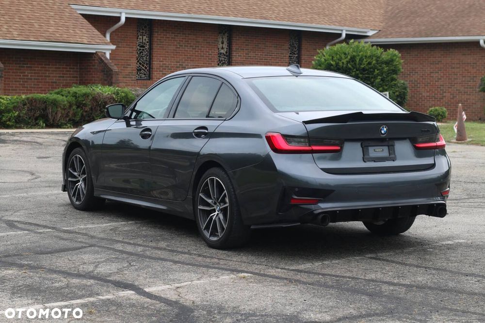 BMW Seria 3 330i xDrive M Sport - 4