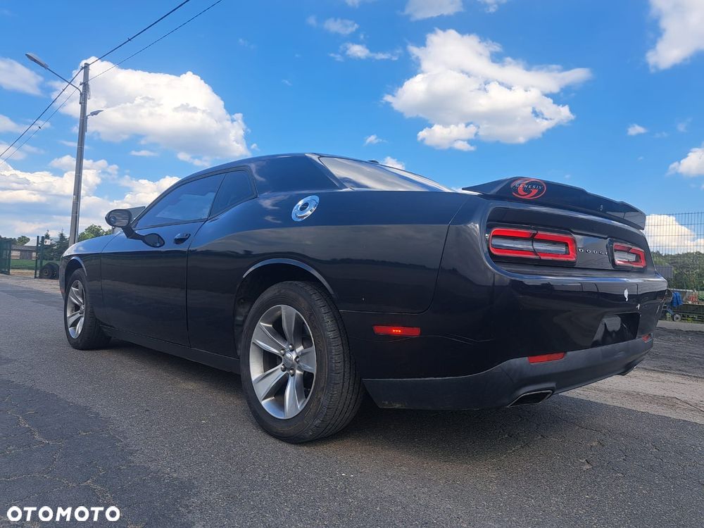 Dodge Challenger - 10