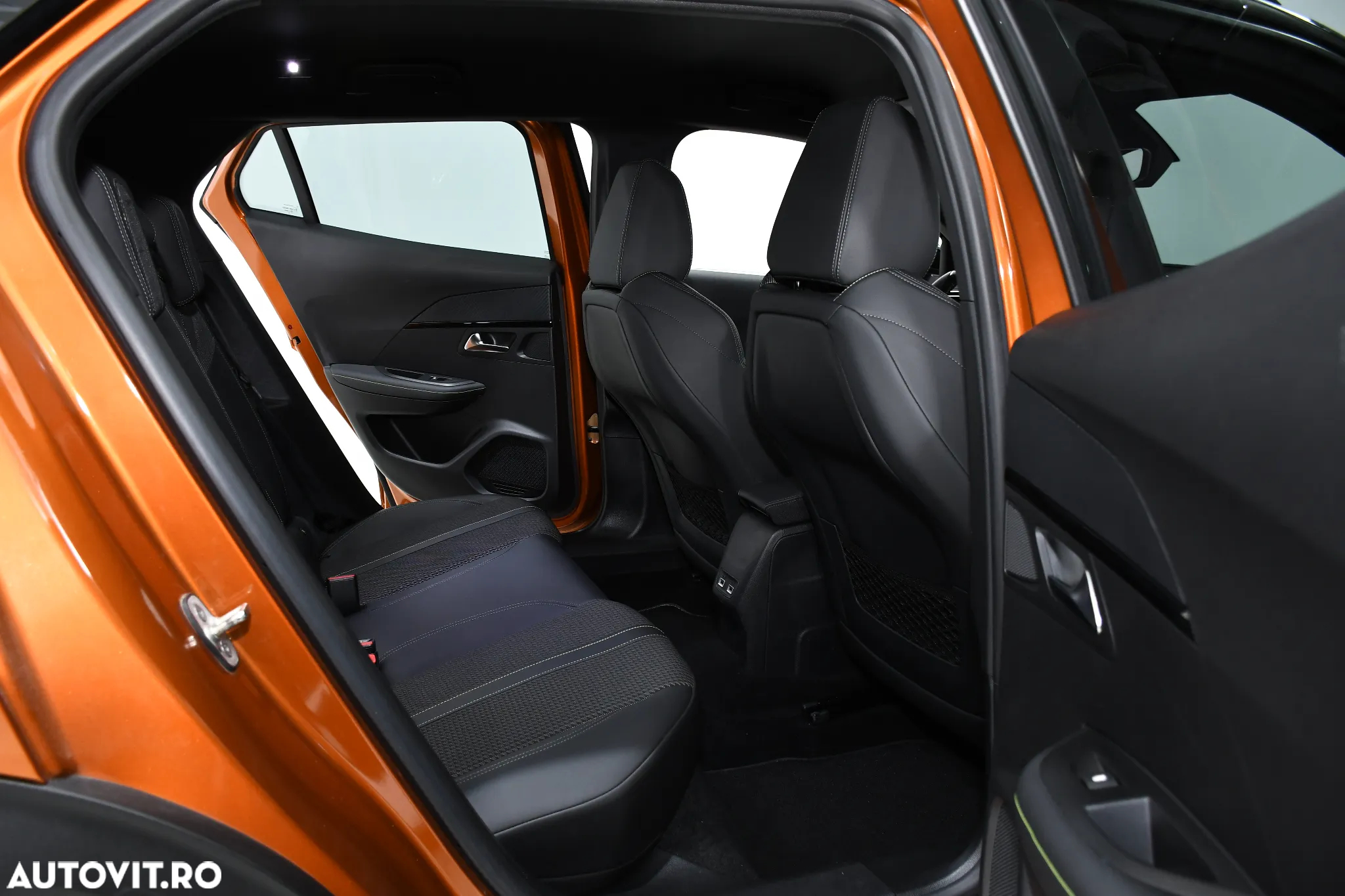 Peugeot 2008 PureTech 130 EAT8 GT Pack - 14