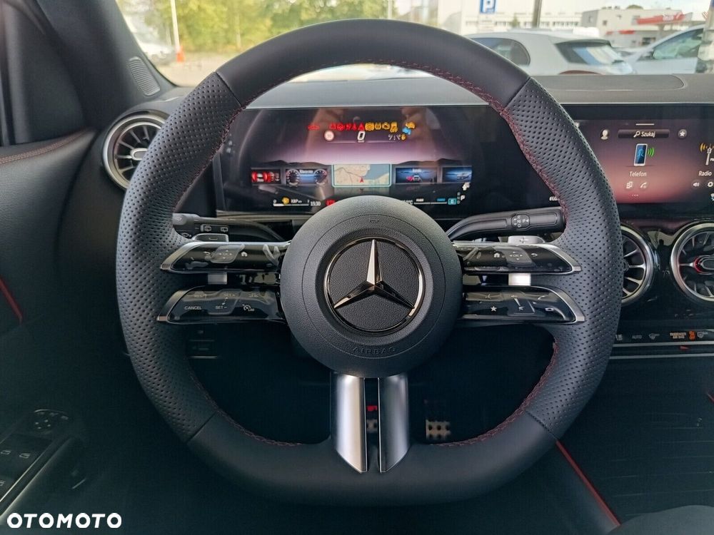 Mercedes-Benz GLA - 23