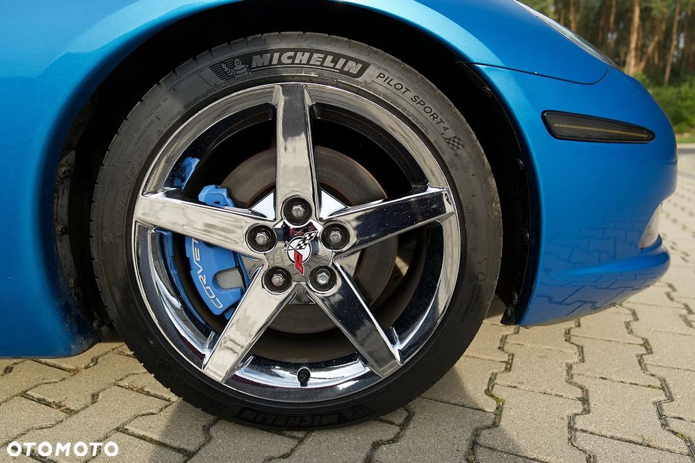 Chevrolet Corvette - 11