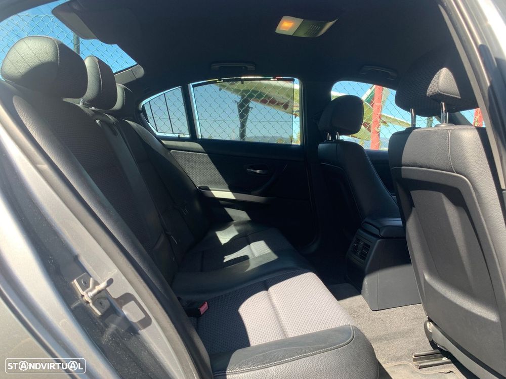 BMW 318 d Pack M - 22