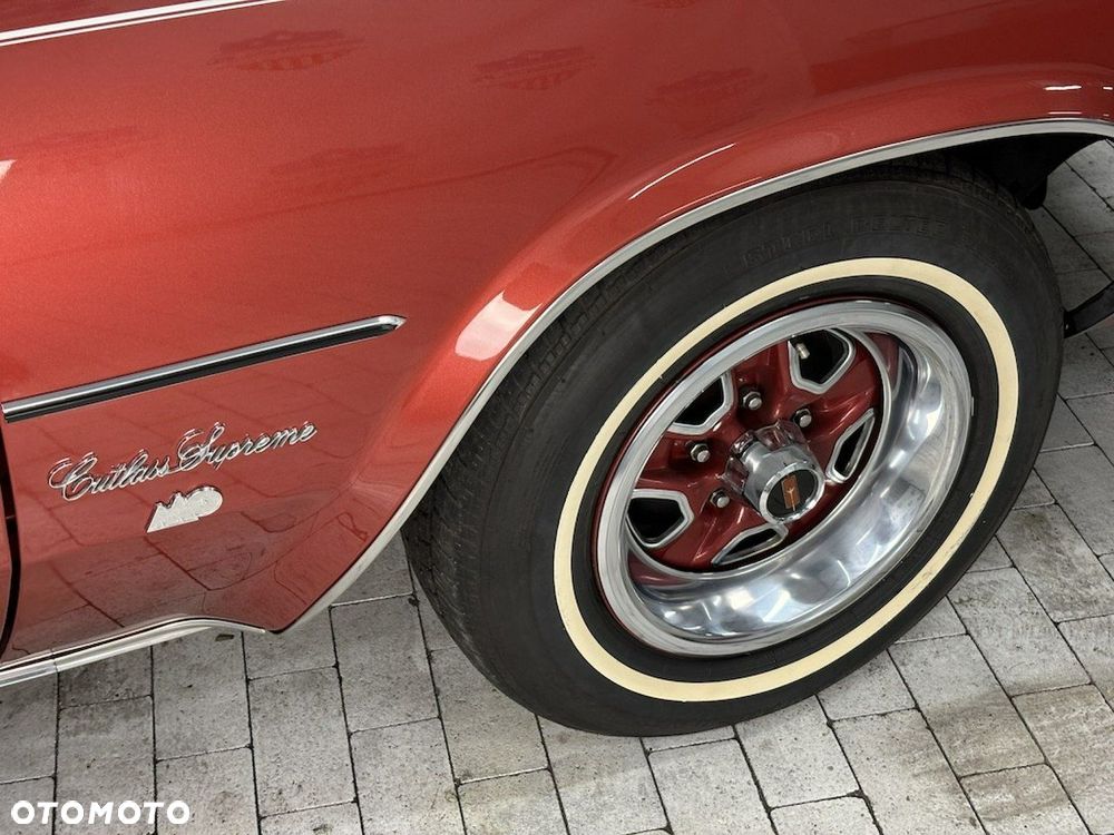 Oldsmobile Cutlass - 32